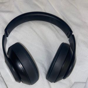 Beats by Dre Studio 3 Over the War Noise Canceling Headphones